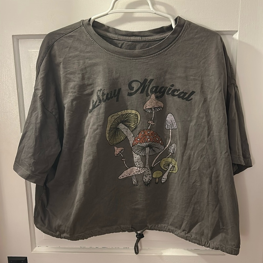 Cropped tee